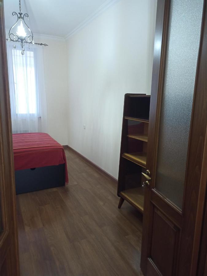 Spacious One Bedroom Apartment In The City Centre เยเรวาน ภายนอก รูปภาพ