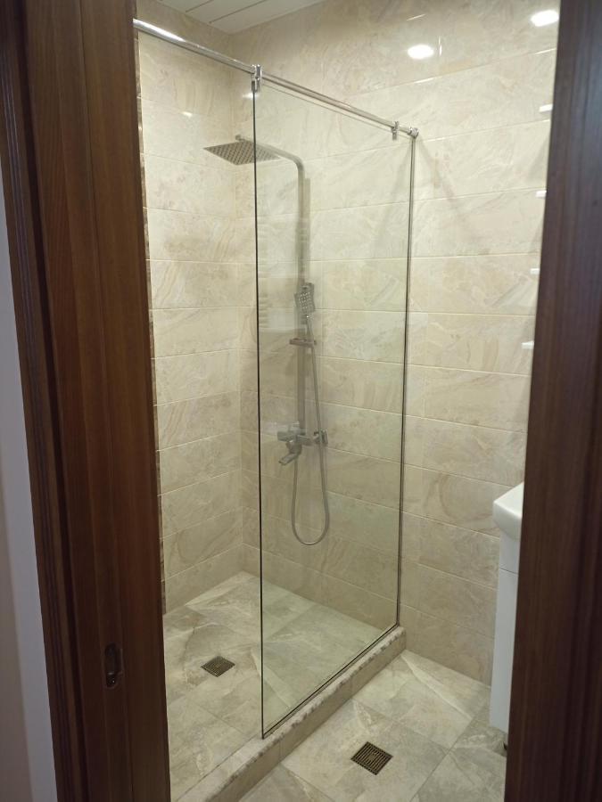 Spacious One Bedroom Apartment In The City Centre เยเรวาน ภายนอก รูปภาพ