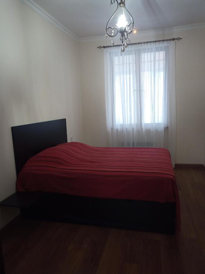 Spacious One Bedroom Apartment In The City Centre เยเรวาน ภายนอก รูปภาพ