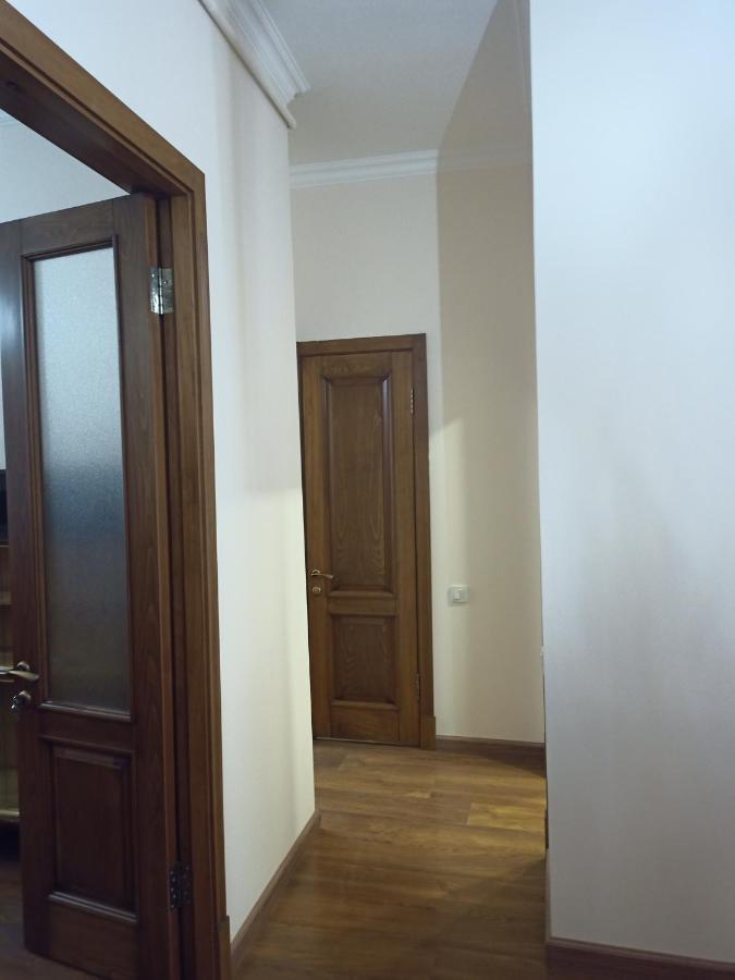 Spacious One Bedroom Apartment In The City Centre เยเรวาน ภายนอก รูปภาพ