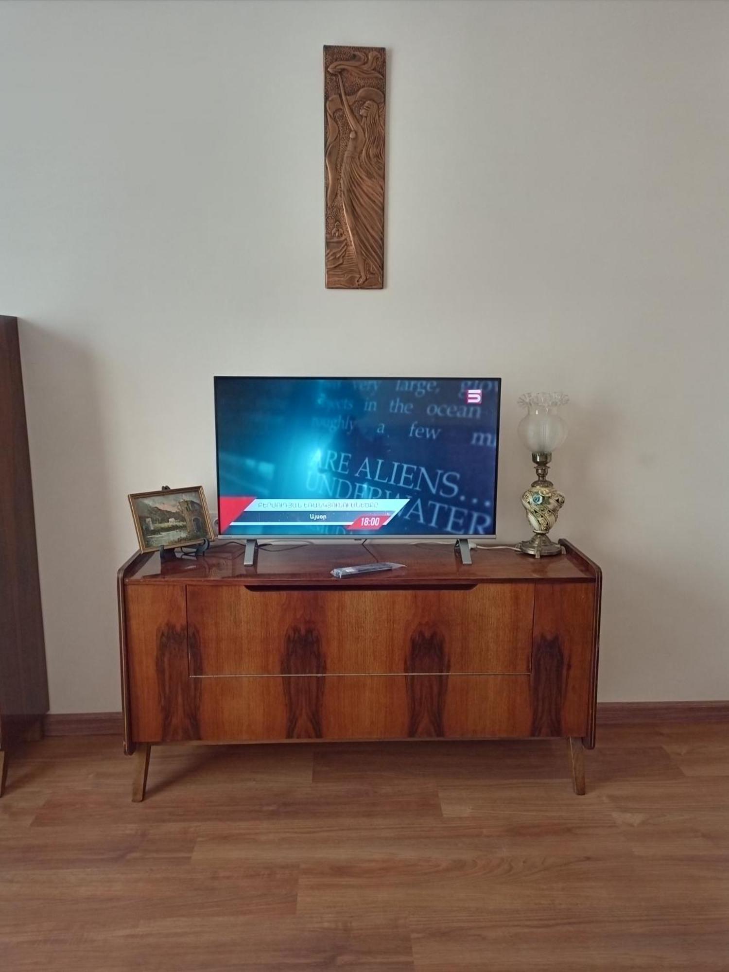 Spacious One Bedroom Apartment In The City Centre เยเรวาน ภายนอก รูปภาพ